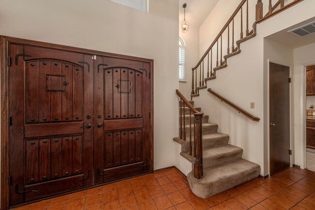 Building Photo - 3 Bedroom 2.5 Bathroom SFH in Los Altos!