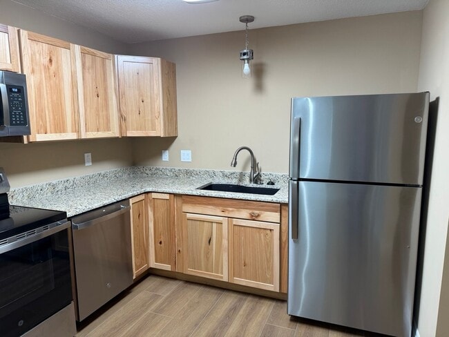 Building Photo - 3 Bedroom, 1 Bath , Oversized 2 Car Garage, Totally Remodeled