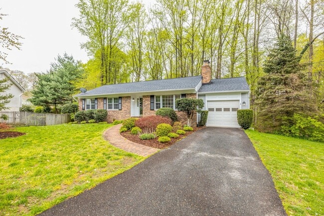 Building Photo - 3303 Spring Lake Ct