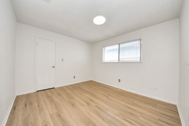 Building Photo - 6230 Grandvale Dr