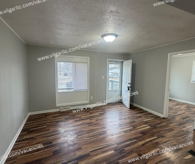 Building Photo - 2-Bedroom • 1-Bathroom Home