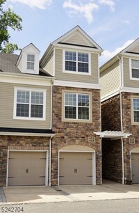 Building Photo - 604 Lopez Ln