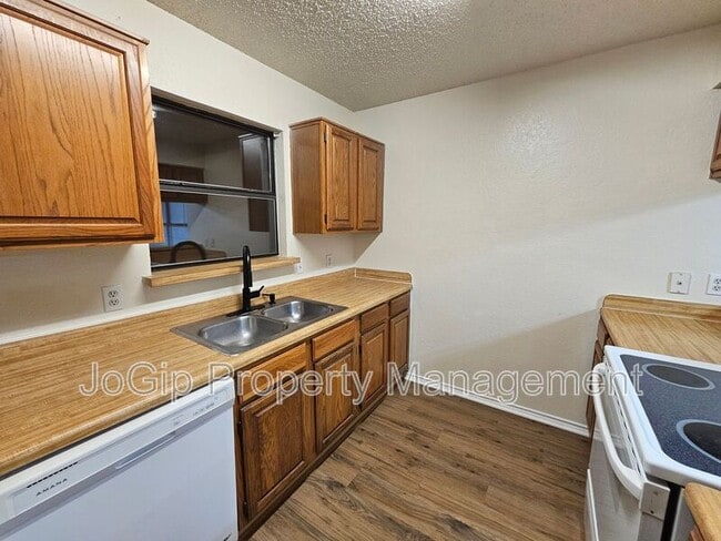 Building Photo - 311 Bryant Ln