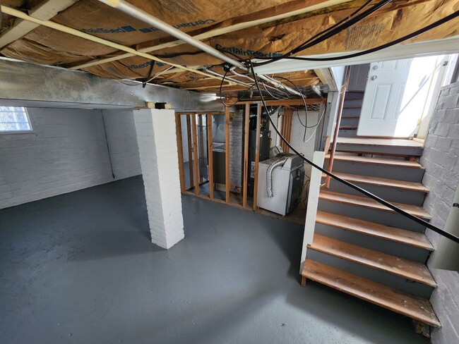 Building Photo - 3 Bedroom House