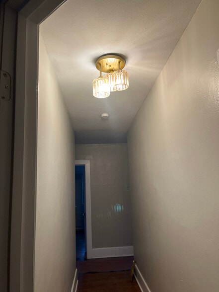 Building Photo - 126 Simpson St