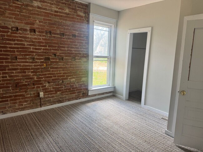 Building Photo - 301 S 13th St