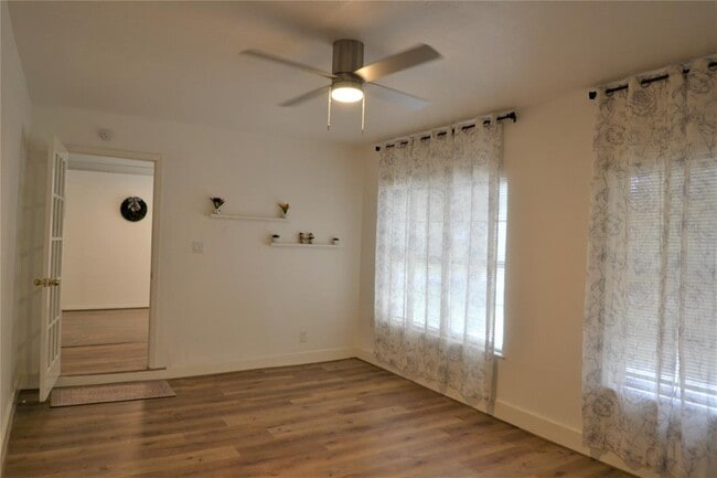 Building Photo - 5422 Kingfisher Dr