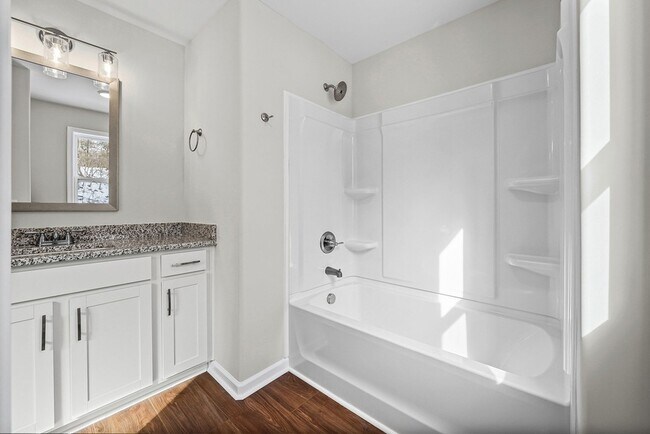 Building Photo - 839 Cumberland Dr