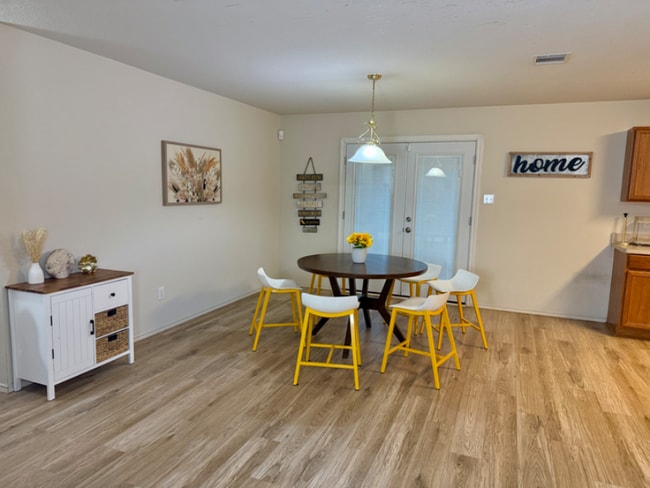 Building Photo - 2817 Megan Ln