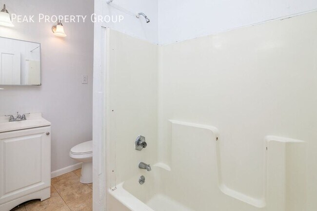 Building Photo - 2554 Vestry Ave