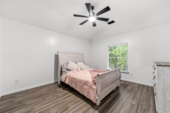 Building Photo - 34 Firethorn Pl