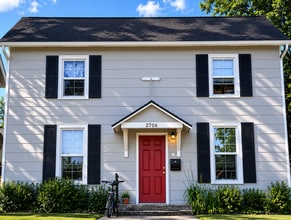 Building Photo - 3 Bedroom, 1 Bathroom Home in Sunnyland! Lawncare included with ample parking