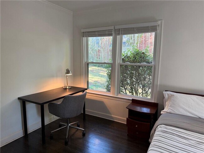 Building Photo - 1140 Goodwin Pl NE