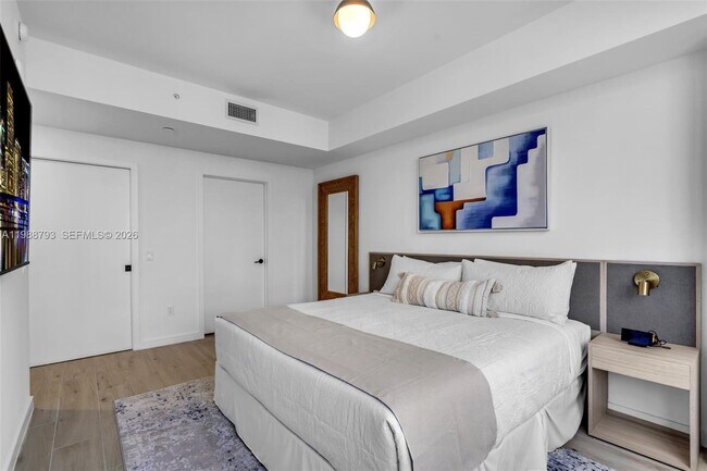 Building Photo - 225 N Miami Ave