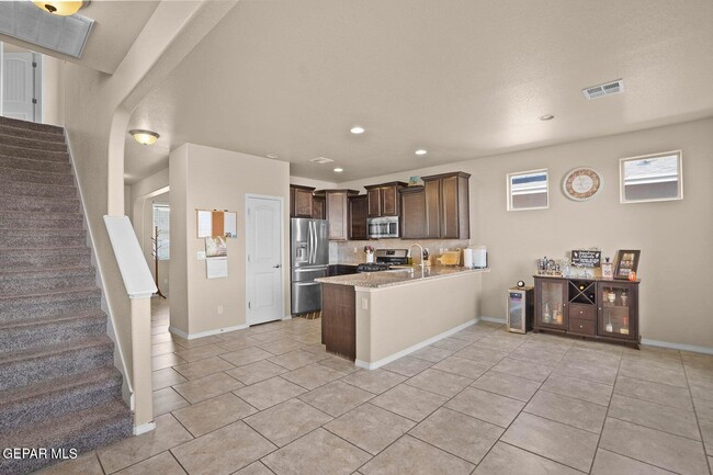 Building Photo - 4040 Loma Dante