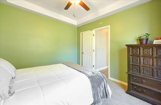 Building Photo - Expansive 5 Bedroom Home in St. George!