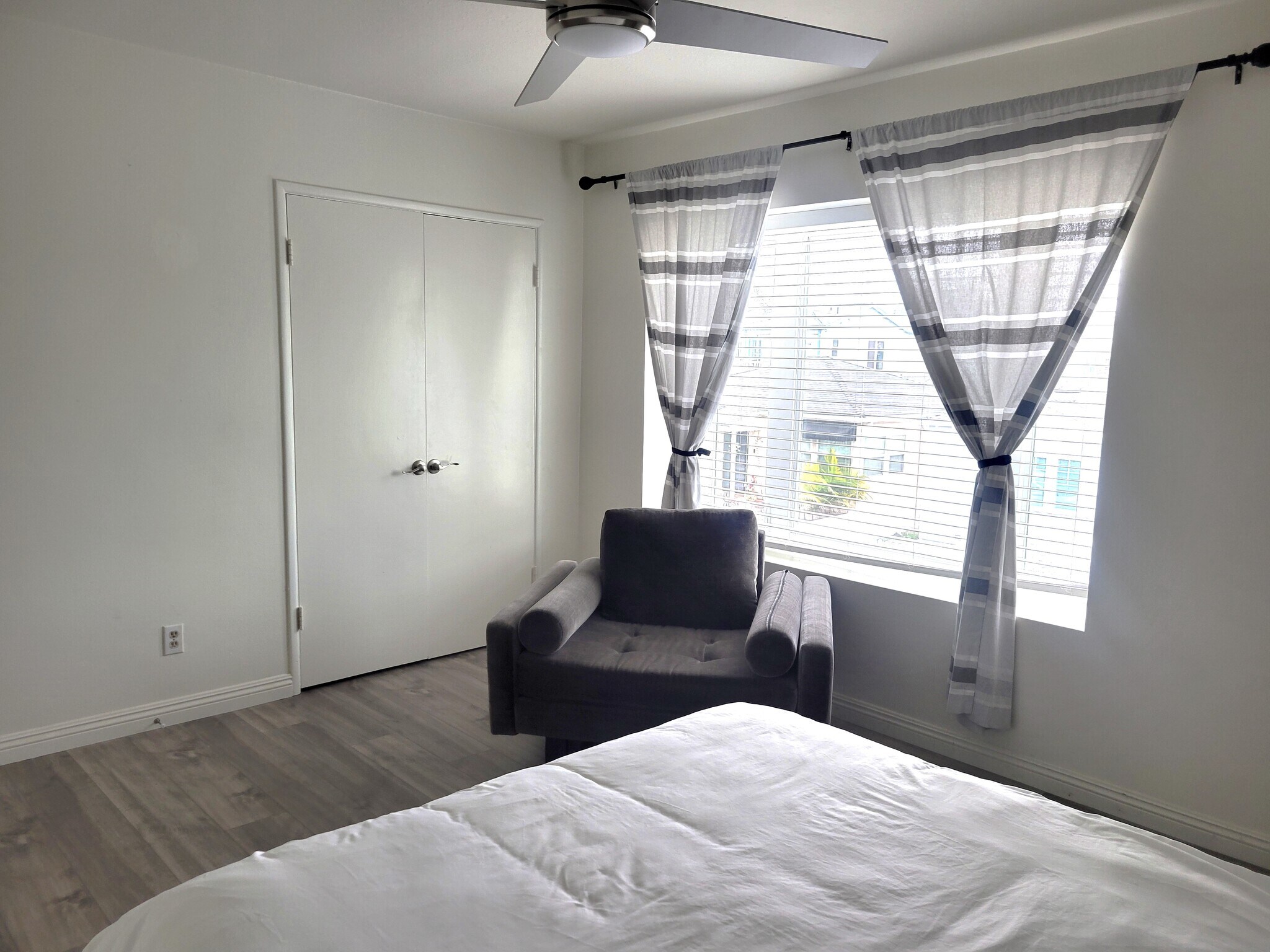 Building Photo - 211 13th St