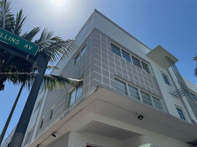 Building Photo - 865 Collins Ave