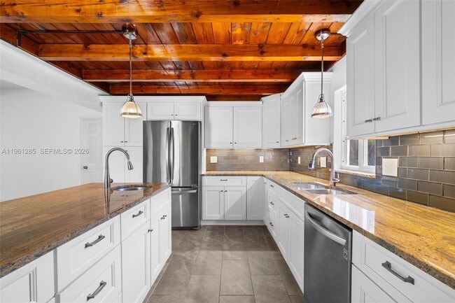 Building Photo - 404 N Shore Dr