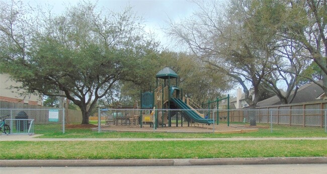 Building Photo - 1809 Edinburg Ave