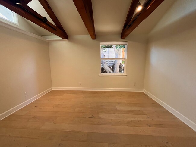 Building Photo - Most Charming Home in La Costa