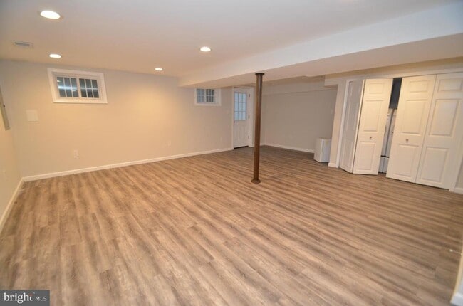 Building Photo - 5200 Kings Park Dr