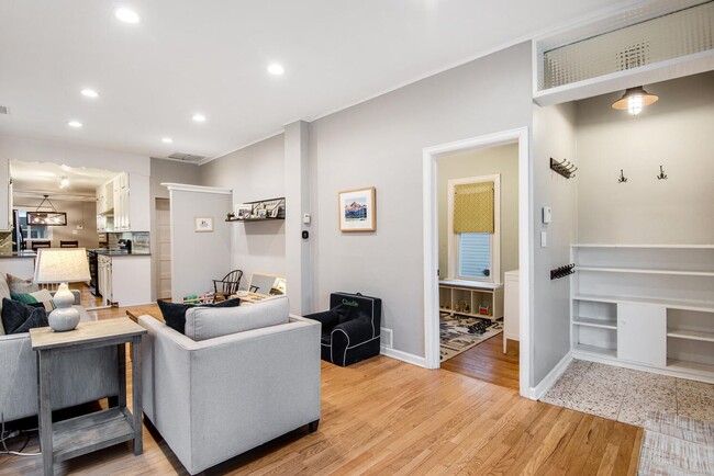 Building Photo - Beautifully Renovated Home in the Berkley ...