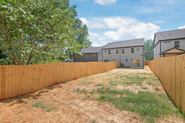 Building Photo - Move-in Ready Townhome in Westerly Hills
