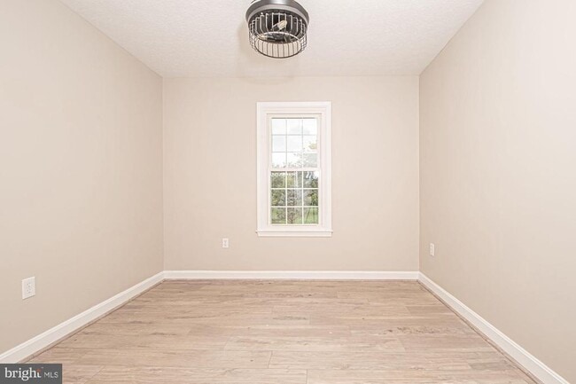 Building Photo - 25992 Old Valley Pike