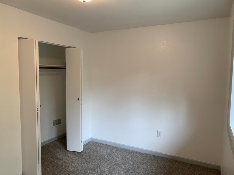 2nd bedroom - 2260 W Melanie Ave