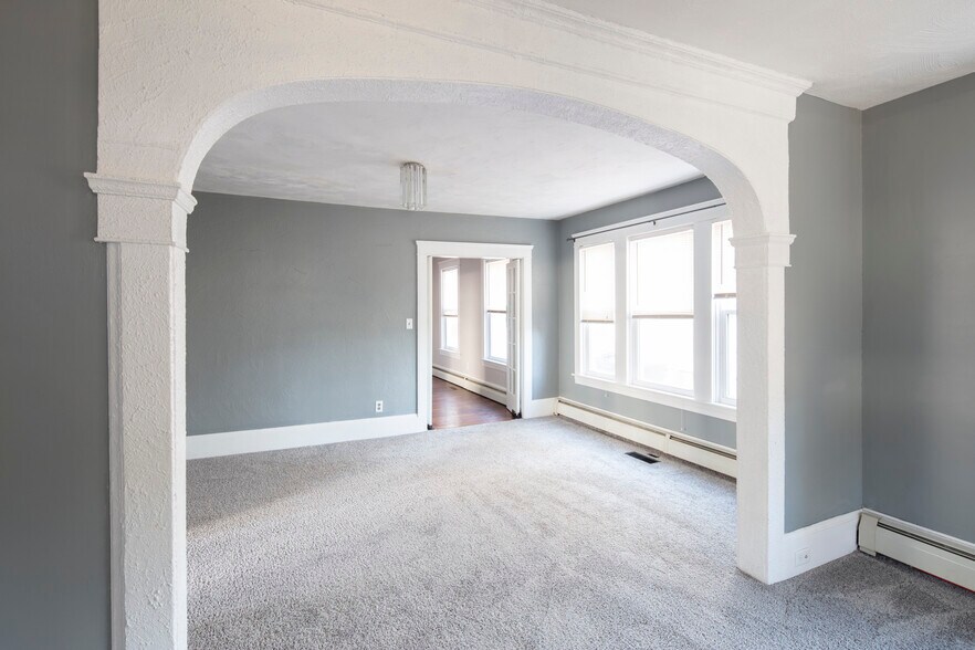 Building Photo - 879 Newport Ave