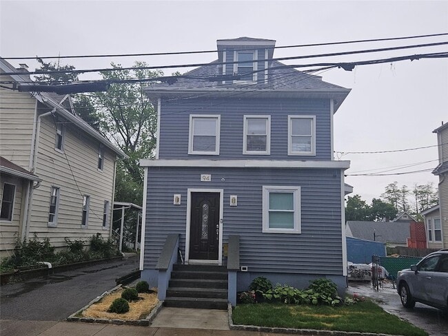 Primary Photo - 94 Briggs Ave