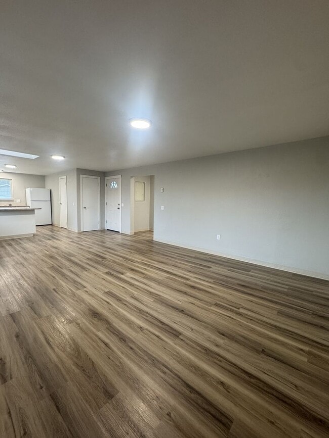 Building Photo - (HUD 414) 2 Bed/1Bath Home