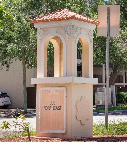 Building Photo - 606 12th Ave NE