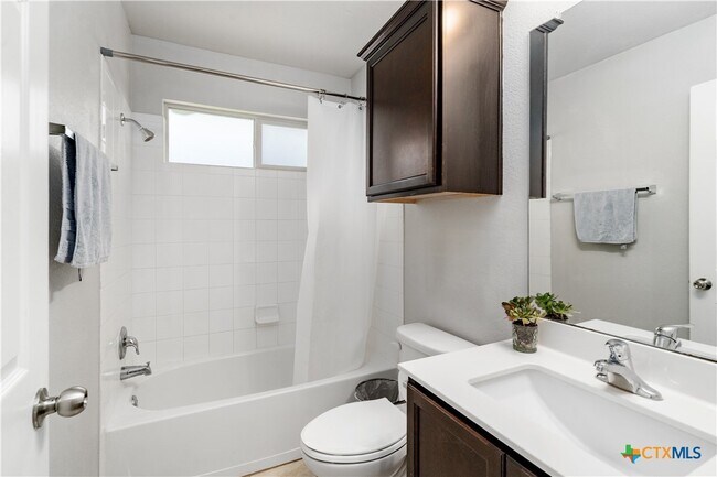 Building Photo - 5634 Stonehaven Dr