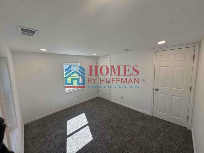 Building Photo - Two Bedroom House | Completely Updated | Move In Special