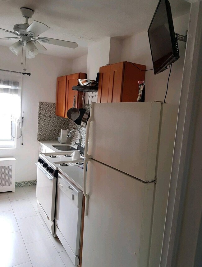 Building Photo - 2002 46th St