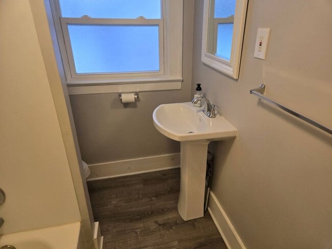 Building Photo - Charming 3-Bedroom Property in Prime Location