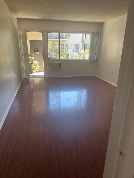 Building Photo - 8036 Owensmouth Ave