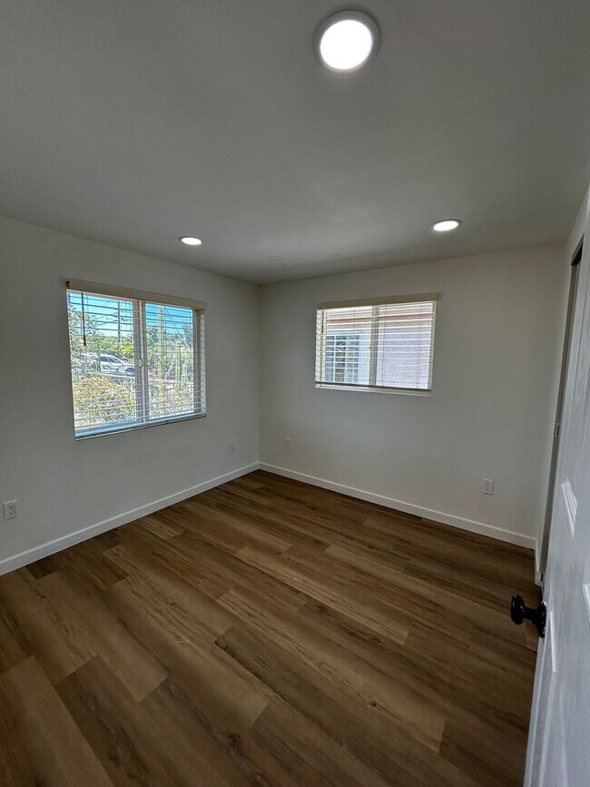 Building Photo - AVAILABLE NOW - RECENTLY REMODELED 3BD+1BA HOME with Modern Finishes