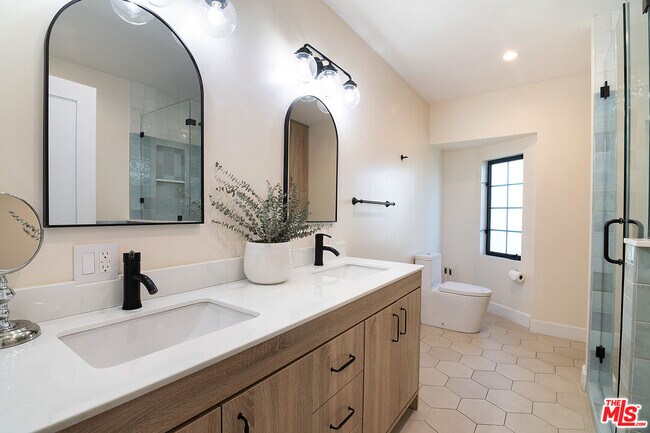 Building Photo - 13220 Erwin St