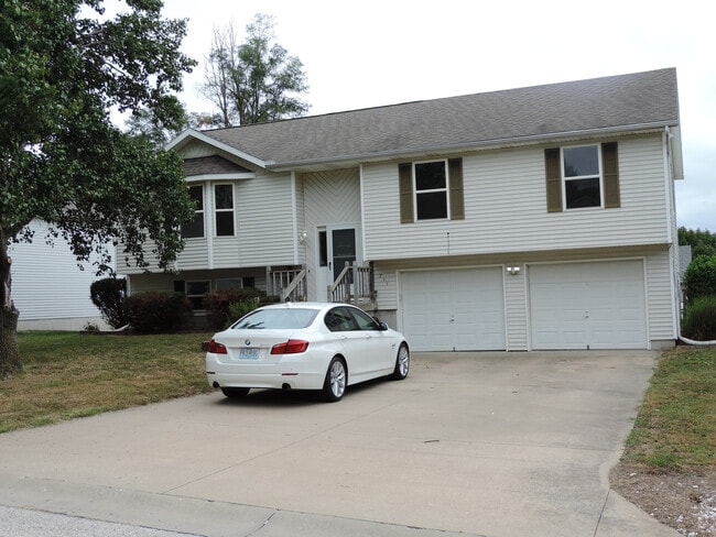 Building Photo - short term lease available