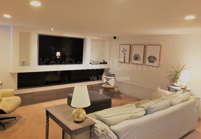 Building Photo - 5306 W Kentucky Ave