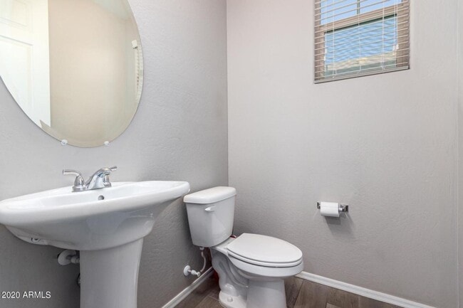 Building Photo - Stunning 3 bedroom plus Den with 2.5 bathrooms. Come, show & rent today!!!  End property!!!  Good...