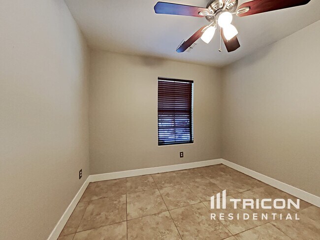 Building Photo - 32763 N Quarry Hills Dr