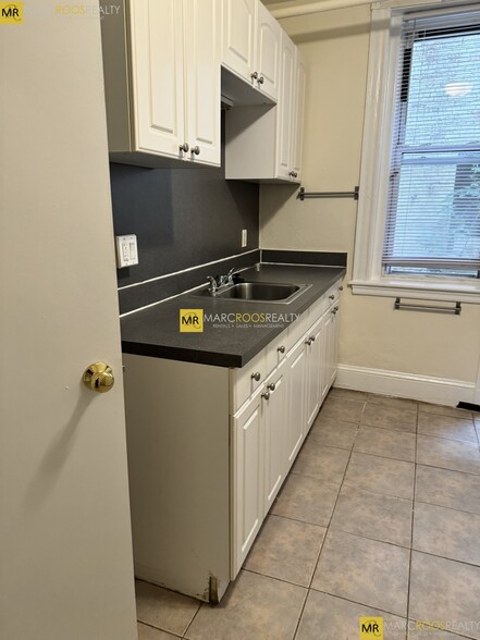 Building Photo - 9 Barrows St
