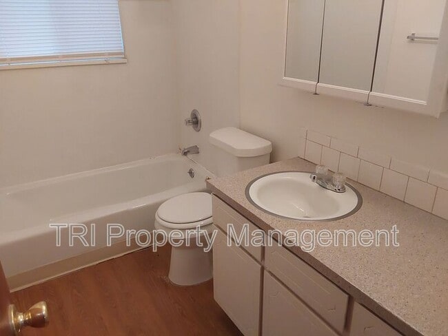 Building Photo - 822 31st Ave