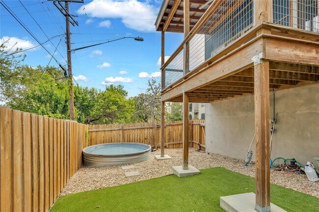 Building Photo - 1518 Parker Ln