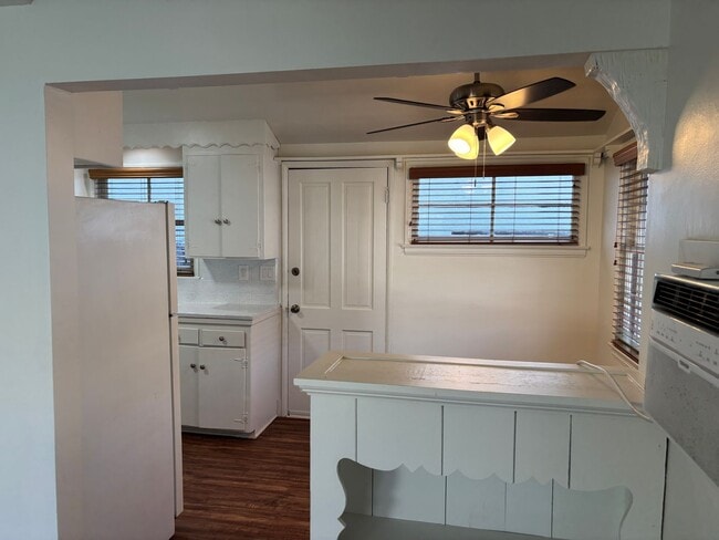 Building Photo - Kester Ave, 5069-5071