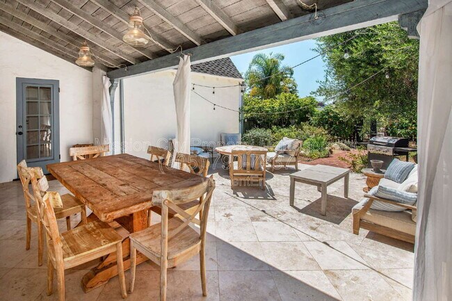 Building Photo - 2837 Clinton Terrace